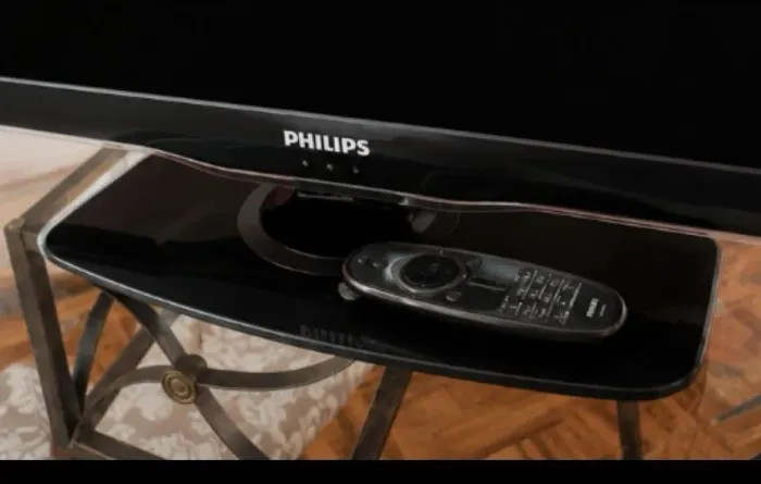 TV Philips 40" Full HD 40PFL5615D/78 - Excelente estado + Controle remoto original
