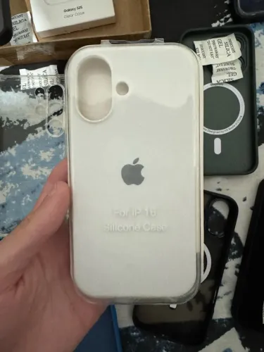 Capinha IPhone 16 branca