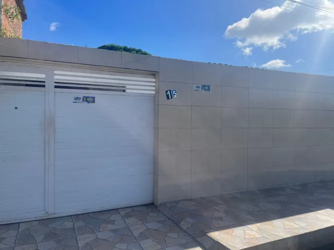 Casa à venda no Benedito Bentes I | 2 quartos, garagem, amplo quintal - R$ 350 mil