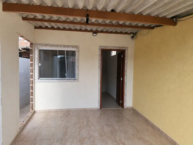 VENDENDO BARATO PRA SAIR LOGO! PRECISO DO DINHEIRO! CASA EM ARARUAMA 3 MINUTOS DO CENTRO!