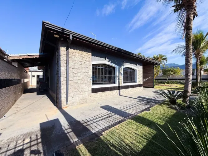Casa térrea à venda Flórida em Praia Grande com 4 quartos, 7 vagas e 380m²