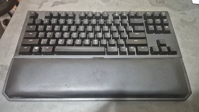 Teclado Mecânico Gamer BlackWidow Tournament V2, Chrome, Razer Switch Yellow