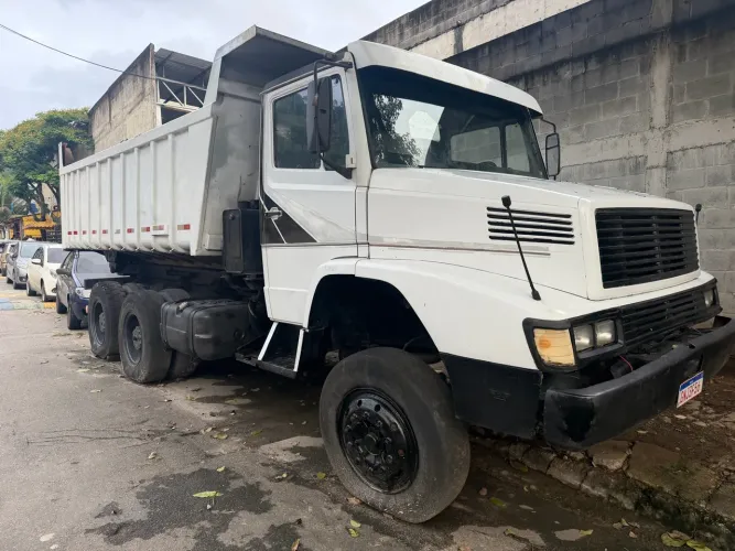Caminhão Mercedes 2635 traçado