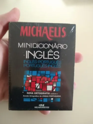Dicionário Escolar de Inglês Michaelis Lacrado