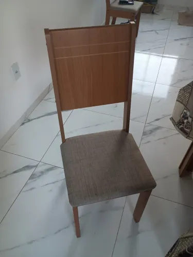 Mesa com 4 cadeiras