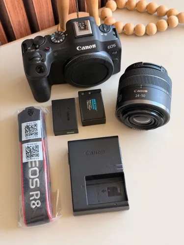 Canon R8 com lente kit - Muito nova 