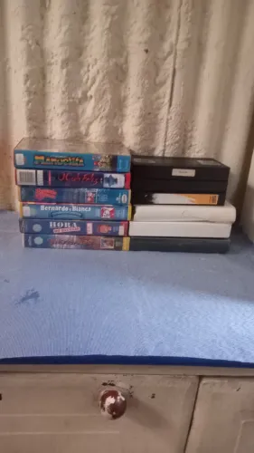 LOTE 12 VHS POR 50 disney e outros.