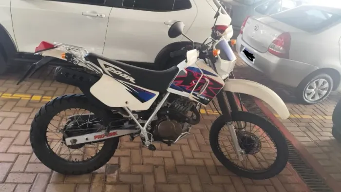 Honda XR 200R 2000 - Revisada, motor forte e muito conservada