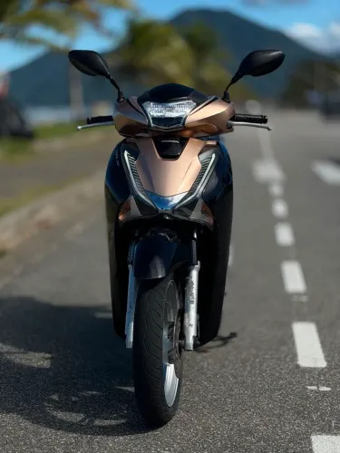 ? HONDA SH 150I DLX ?