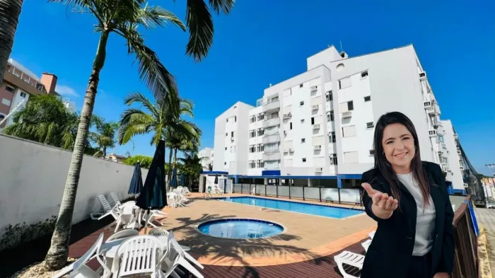 Apto reformado em condomínio com piscina!