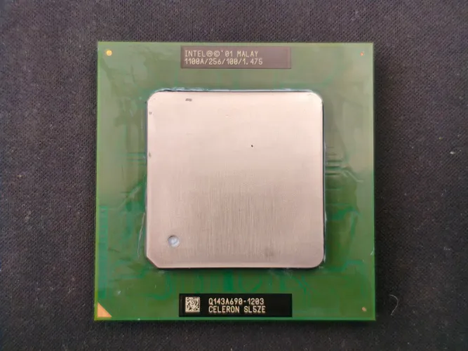 Celeron Tualatin 1.1Ghz com cooler