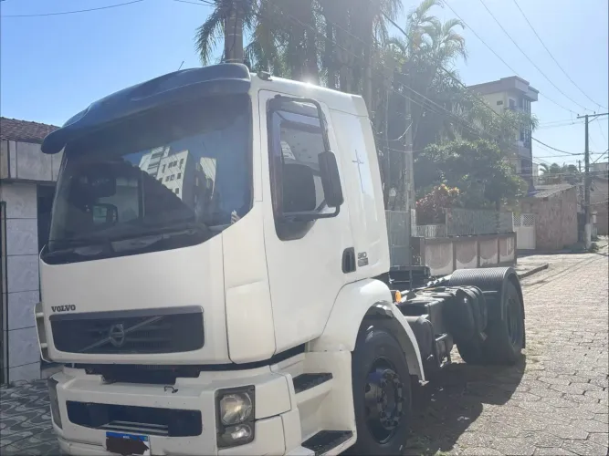 Caminhão Volvo VM310 2011