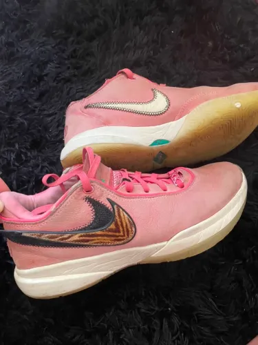 TÊNIS NIKE LEBRON XX ROSA 