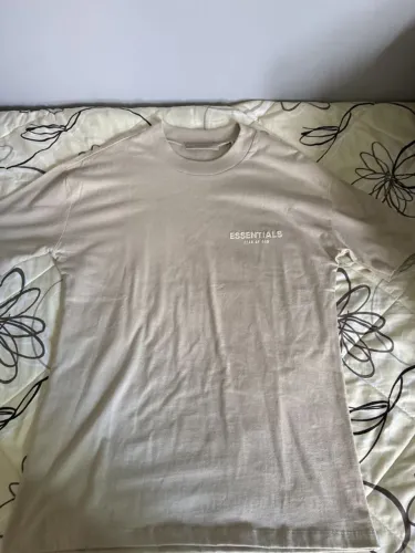 camiseta essentials fear of god bege (ajustada na costureira)