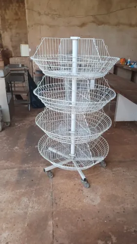 9 EXPOSITORES GIRATORIO EM AÇO COM 4 CESTOS GRANDES