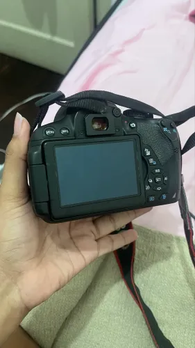 Vendo câmera t4i pra vender logo 