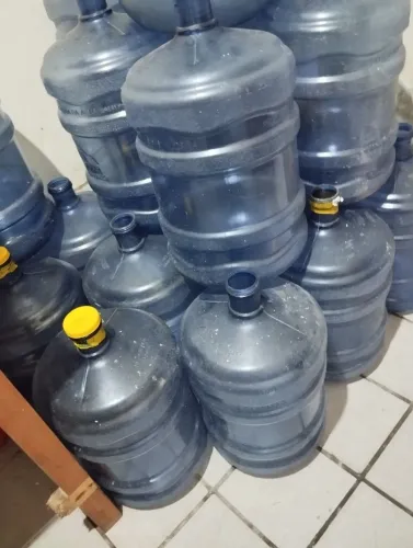 Vendo 30 garrafas de mineral santa joana
