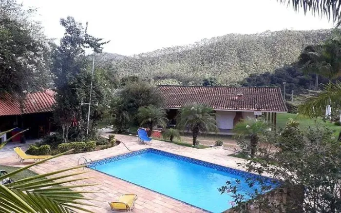 Sítio Completo em Santa Luzia com Piscinas, Campo e Estrutura para até 30 Pessoas