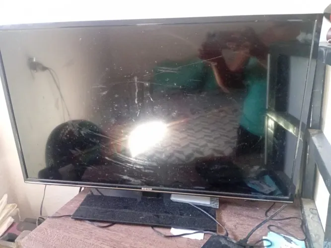 Vende-se uma TV