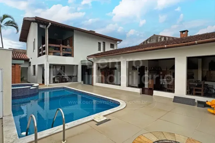 CASA à venda com piscina e 5 quartos em Peruíbe, no bairro Balneario Barra de Jangada