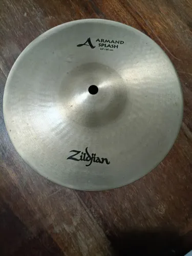 Prato Splash Zildjian Avedis 10" muito novo