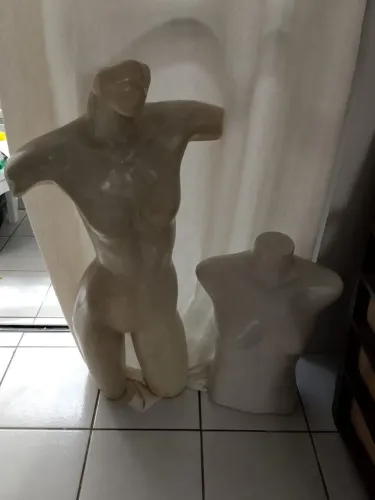 Vendo 2 manequins usados 