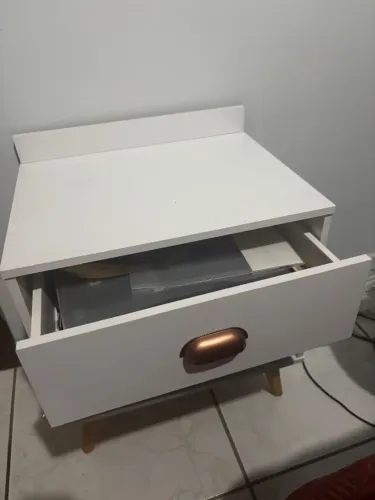Móveis para quarto- cômoda e mesa de cabeceira 
