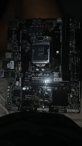 Placa Mãe Gigabyte GA-H110M-H DDR3 LGA 1151 - Defeituosa / Sucata