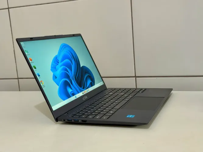 Notebook semi novo - ultra rápido