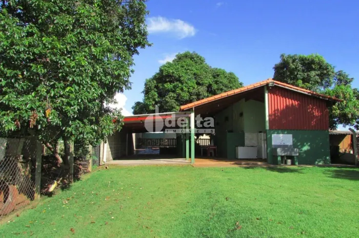 Chácara disponível para venda na Zona Rural de Uberlândia em Uberlândia-MG