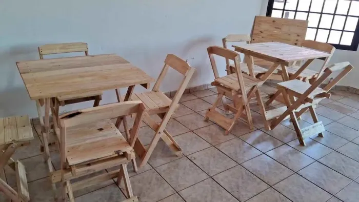 Jogo de mesas c/4 cadeiras 