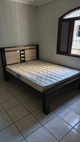 Cama de casal com colchão 