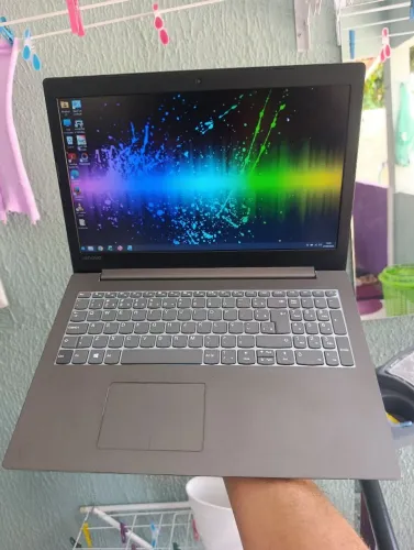 Notebook Lenovo com HD de 500 gigas, 4 gigas de RAM , bateria boa, carregador