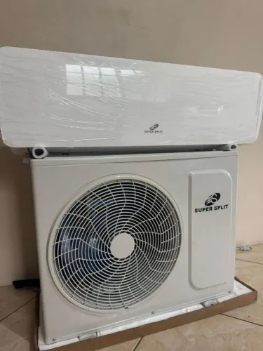 Ar-Condicionado Super Split 12.000 BTUs Quente e Frio 220V