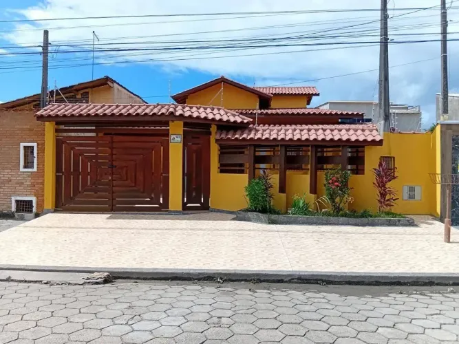Casa para venda com 3 quartos sendo 1 suíte e area gourmet compl.em Porto Novo - Caraguata