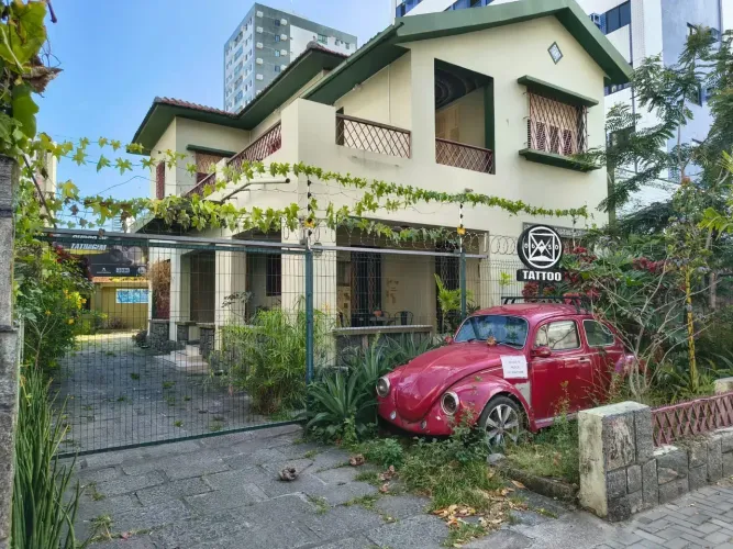 Sobrado para venda com 395 metros quadrados com 4 quartos em Torre - Recife - PE