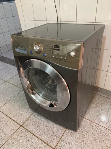 Vende se lava e seca LG lava até 10 kg 110 volts água quente e fria tudo ok ? 