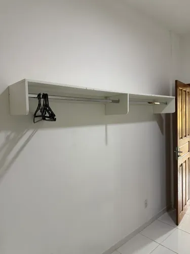 Vende-se Cabideiro 