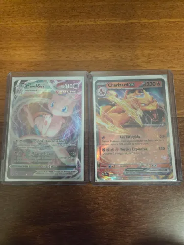 Pokemom - Conjunto que inclui o Mew Vmax e o Charizard ex
