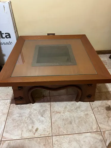 Mesa de Centro em Madeira Maciça - Estilo Vintage/Rústico - 1,00 x 1,00 m