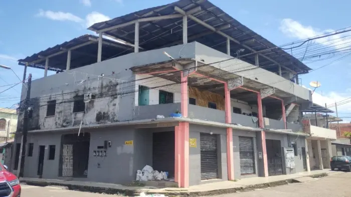 Vendo Prédio de esquina Residencial/Comercial 3 Pisos - Coroado 3