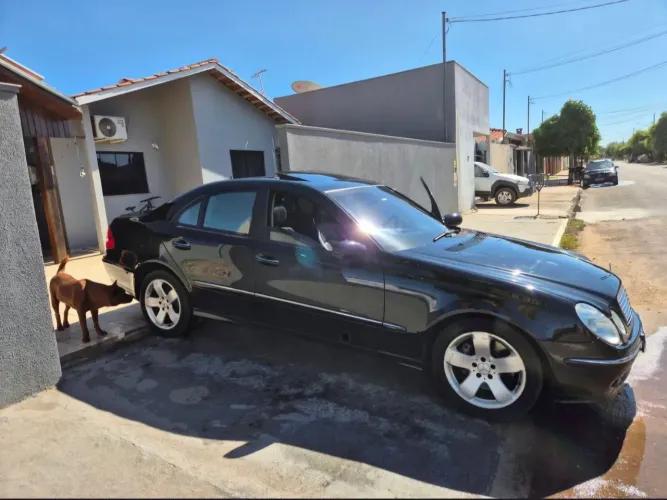 Mercedes-Benz E-500 Elegance/ Avant. 5.0 V8 24V 4P AUT 2004
