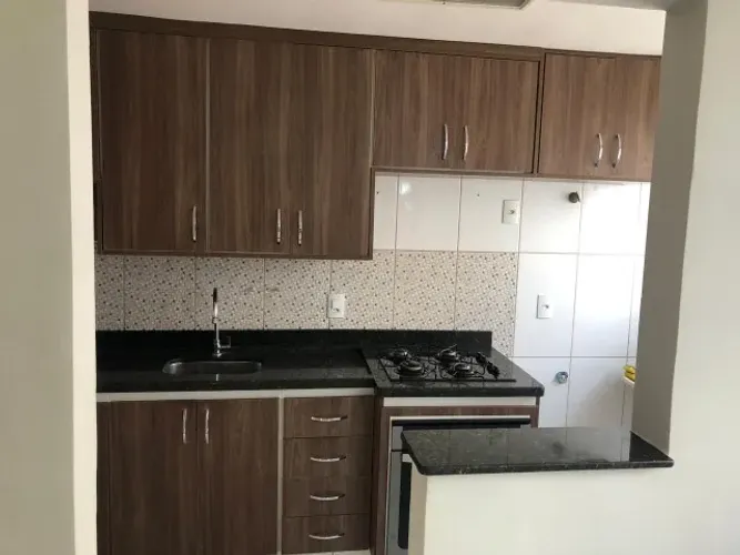 Adorate, primeiro andar, 02 dormitórios, R$:1.200,00 já com condomínio.