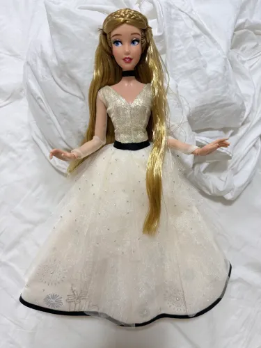 Cinderella disney store edição limitada 40 cm monster high ever after high