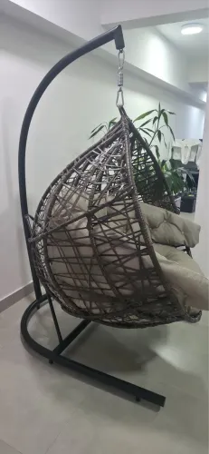 Cadeira de balanço suspensa.