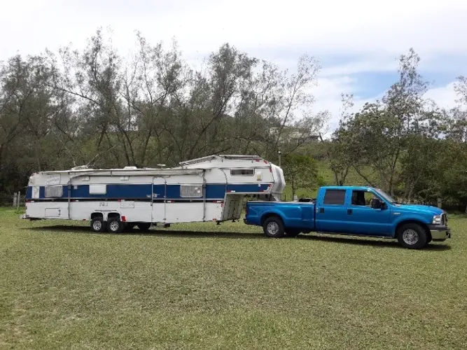 Trailer Turiscar 5ª Roda (único dono)e Pick-up Ford F350 Montagem Tropical Cabines
