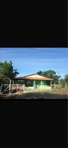 Lindo sítio: casa com 3 quartos, varanda e água na propriedade. A 56km de Três Marias