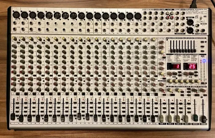 Mesa De Som Behringer Eurodesk Sl2442fx-pro 24 Canais