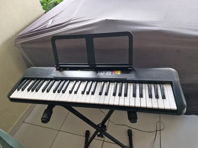 Teclado Yamaha PSR - F52