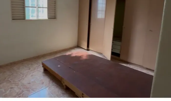 Estou doando essa base de cama